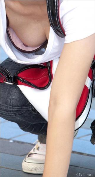 美腿走光 - 超真實的偷拍 - 15.jpg