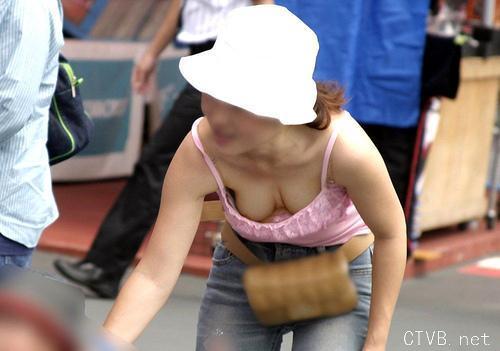 美腿走光 - 超真實的偷拍 - 11.jpg