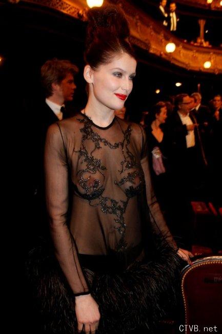 美腿走光 - 卡斯塔透明的衣服 - 4.jpg