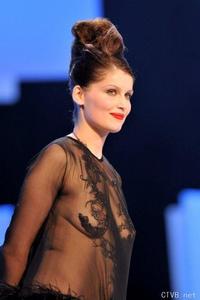 美腿走光 - 卡斯塔透明的衣服 - 3.jpg