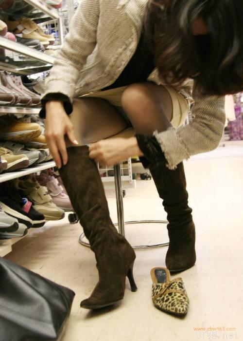 美腿走光 - 少妇商场试鞋被偷拍 - 6.jpg