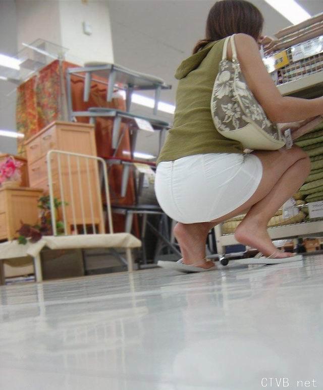 美腿走光 - 偷拍少妇 - 6.jpg