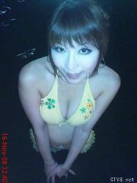 美腿走光 - 穿超短裙帶低胸奶罩的非主流女 - 8.jpg