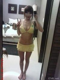 美腿走光 - 穿超短裙帶低胸奶罩的非主流女 - 4.jpg