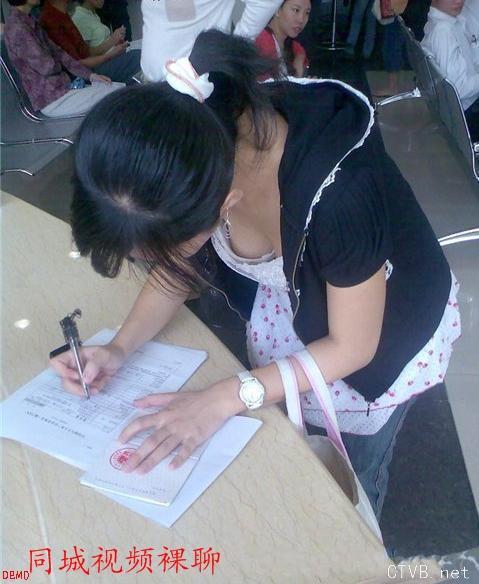 美腿走光 - 只穿丝袜不穿内裤走光 - 6.jpg