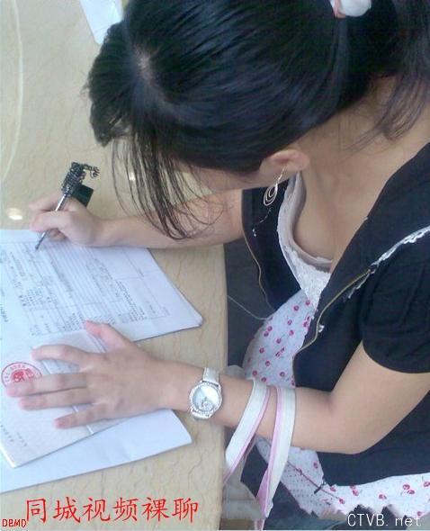 美腿走光 - 只穿丝袜不穿内裤走光 - 8.jpg