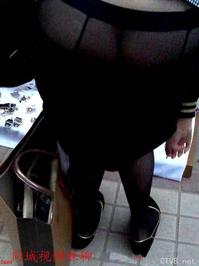 美腿走光 - 只穿丝袜不穿内裤走光 - 2.jpg