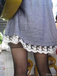 美腿走光 - 菜场偷拍黑丝女买菜 街拍美女 - 9.jpg