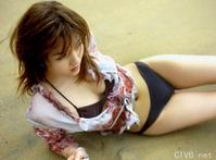 美腿走光 - 海边美女展露湿体身姿 - 13.jpg