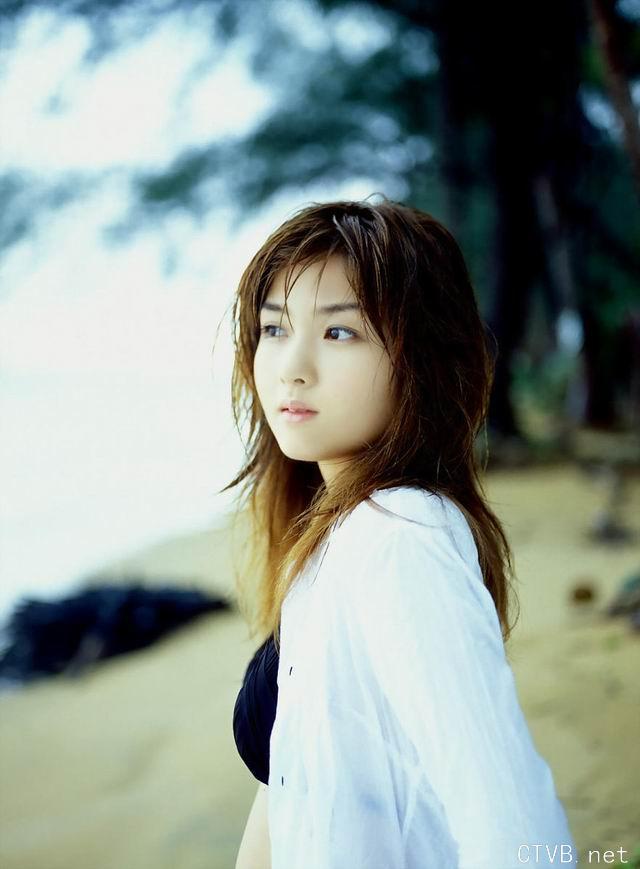 美腿走光 - 海边美女展露湿体身姿 - 6.jpg