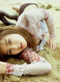 美腿走光 - 海边美女展露湿体身姿 - 12.jpg