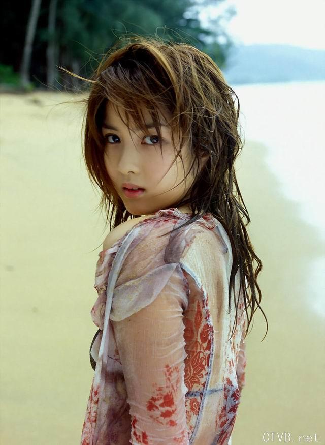 美腿走光 - 海边美女展露湿体身姿 - 7.jpg