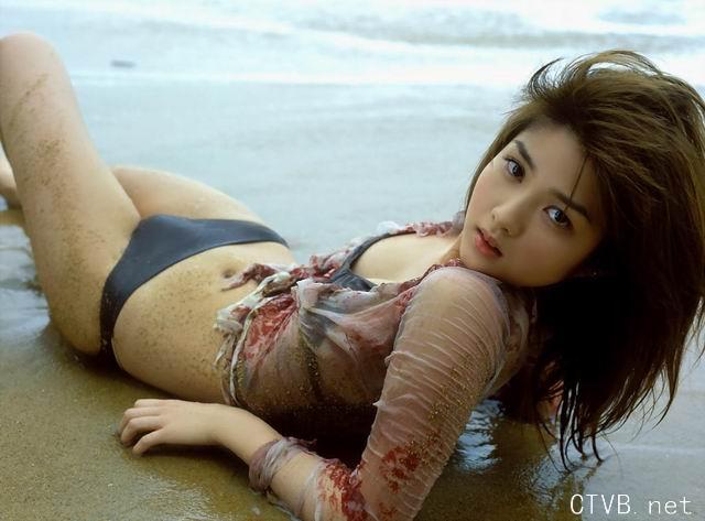 美腿走光 - 海边美女展露湿体身姿 - 5.jpg