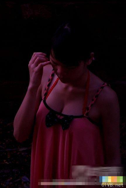 美腿走光 - 广西卖肉女偷拍 - 1.jpg