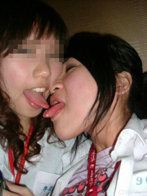 美腿走光 - 某公司女员工在包厢激情狂欢 - 3.jpg