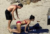 美腿走光 - 章子怡海滩门事件照大全 - 1.jpg