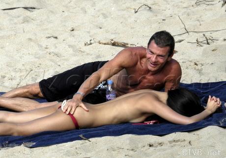 美腿走光 - 章子怡海滩门事件照大全 - 2.jpg