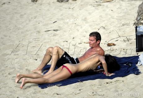 美腿走光 - 章子怡海滩门事件照大全 - 8.jpg