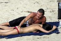 美腿走光 - 章子怡海滩门事件照大全 - 4.jpg