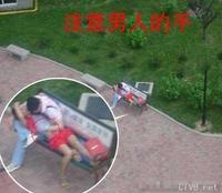 美腿走光 - 美女大学生野外偷欢，被人拍到高清照片 - 5.jpg