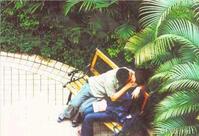 美腿走光 - 美女大学生野外偷欢，被人拍到高清照片 - 7.jpg