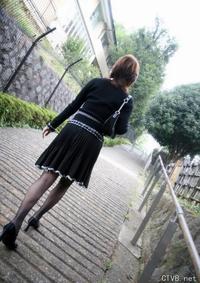 美腿走光 - 熟女少妇性感黑丝大胆街拍 - 3.jpg