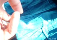 美腿走光 - 自动扶梯上揭开MM裙子偷拍内裤全过程 - 5.jpg