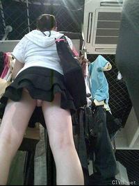 美腿走光 - 冒着生命危险偷拍的啊 - 3.jpg