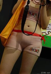 美腿走光 - 数码游戏展会偷拍美女 - 7.jpg