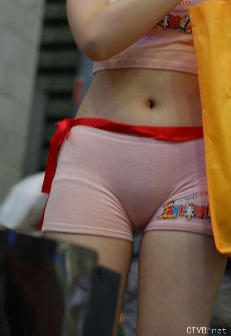 美腿走光 - 数码游戏展会偷拍美女 - 8.jpg