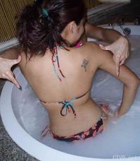 美腿走光 - 全程实拍一群富婆洗泡泡浴 - 2.jpg