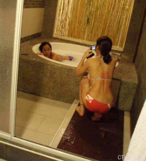 美腿走光 - 全程实拍一群富婆洗泡泡浴 - 1.jpg