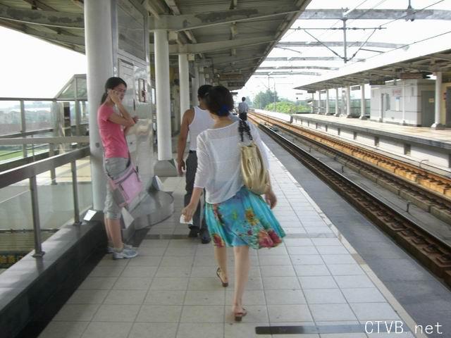 美腿走光 - 美女下体走光,偷拍美女下体 - 11.jpg