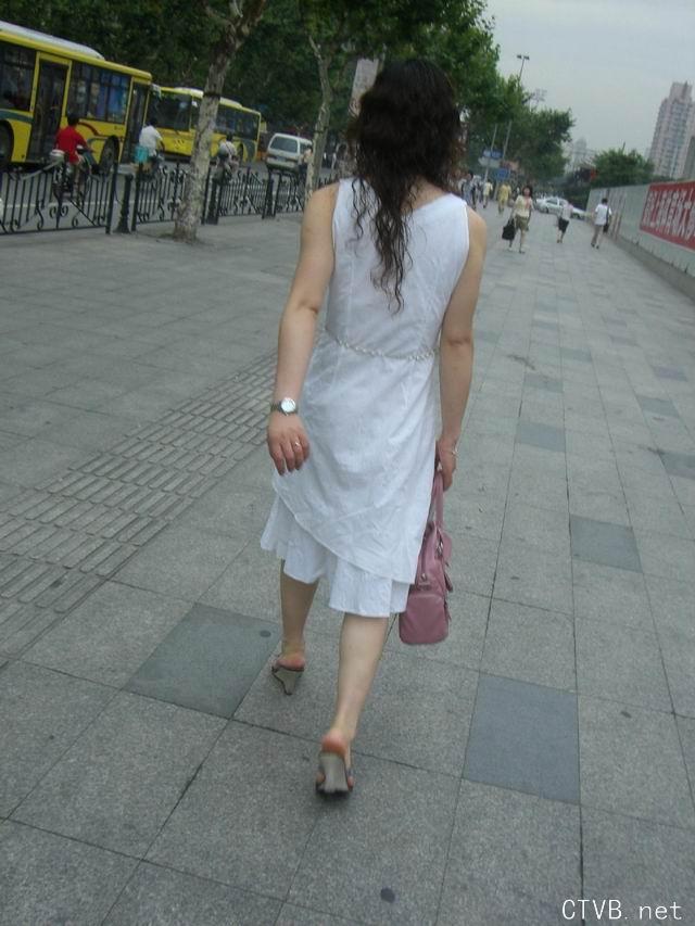 美腿走光 - 美女下体走光,偷拍美女下体 - 15.jpg