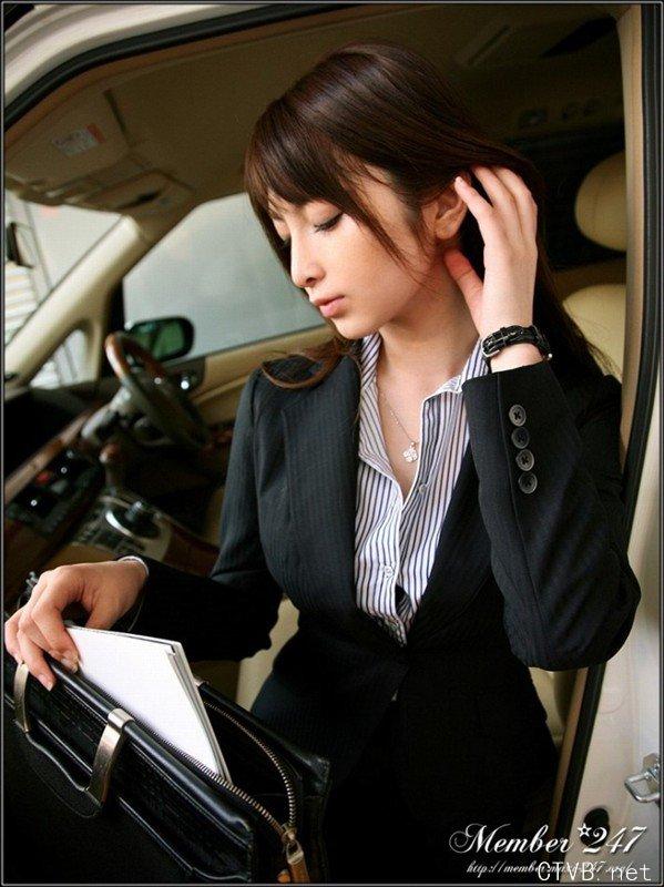 美腿走光 - 售车OL小姐服务态度不一般 - 2.jpg