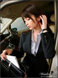 美腿走光 - 售车OL小姐服务态度不一般 - 2.jpg