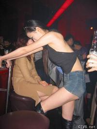 美腿走光 - 上海夜店偷拍 - 6.jpg