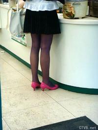 美腿走光 - 雨天跟拍街头超薄紫丝超惹火身材 - 10.jpg