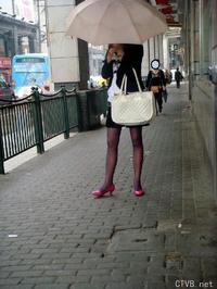 美腿走光 - 雨天跟拍街头超薄紫丝超惹火身材 - 6.jpg