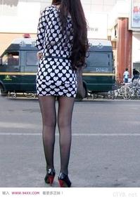 美腿走光 - 街头拍摄经典黑丝袜美女 - 13.jpg