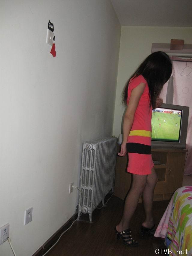 美腿走光 - 90后小妹居家诱惑黑丝自拍，high得很 - 6.jpg