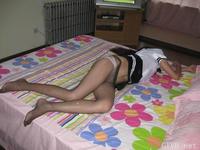 美腿走光 - 90后小妹居家诱惑黑丝自拍，high得很 - 2.jpg