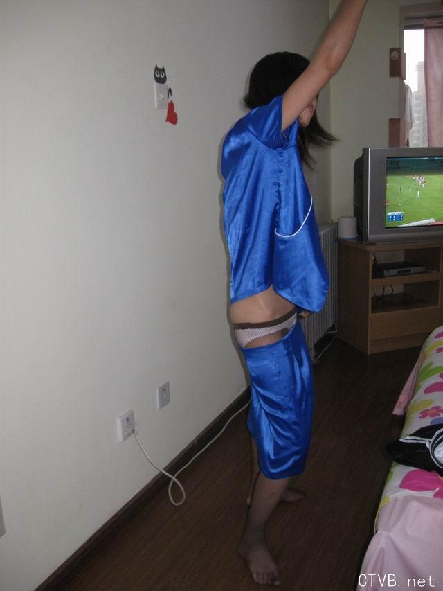 美腿走光 - 90后小妹居家诱惑黑丝自拍，high得很 - 8.jpg