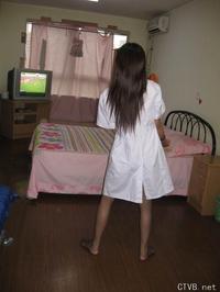 美腿走光 - 90后小妹居家诱惑黑丝自拍，high得很 - 1.jpg