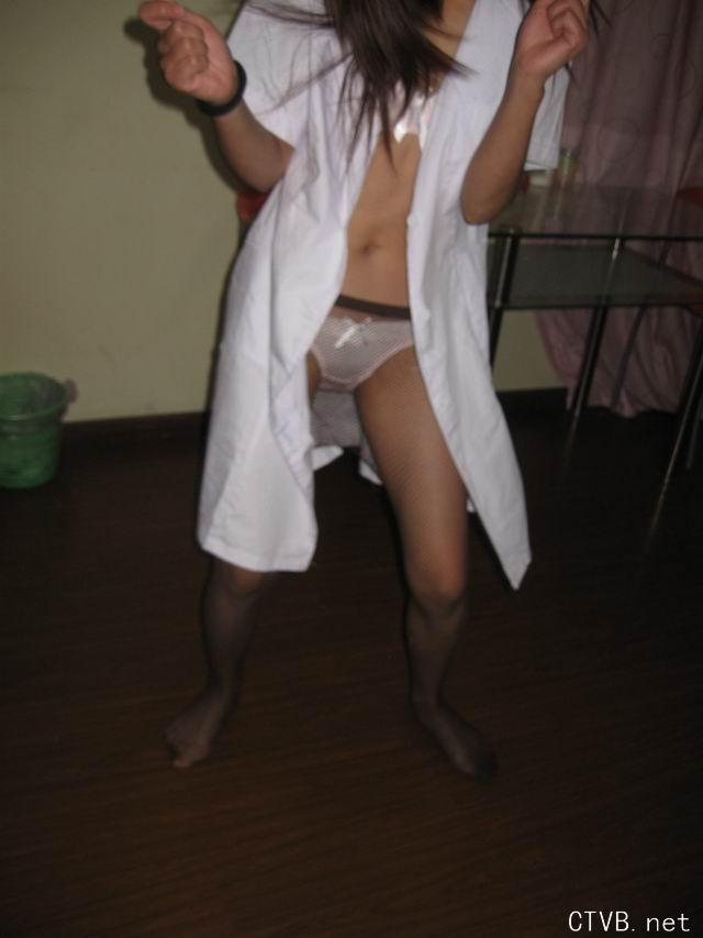 美腿走光 - 90后小妹居家诱惑黑丝自拍，high得很 - 7.jpg