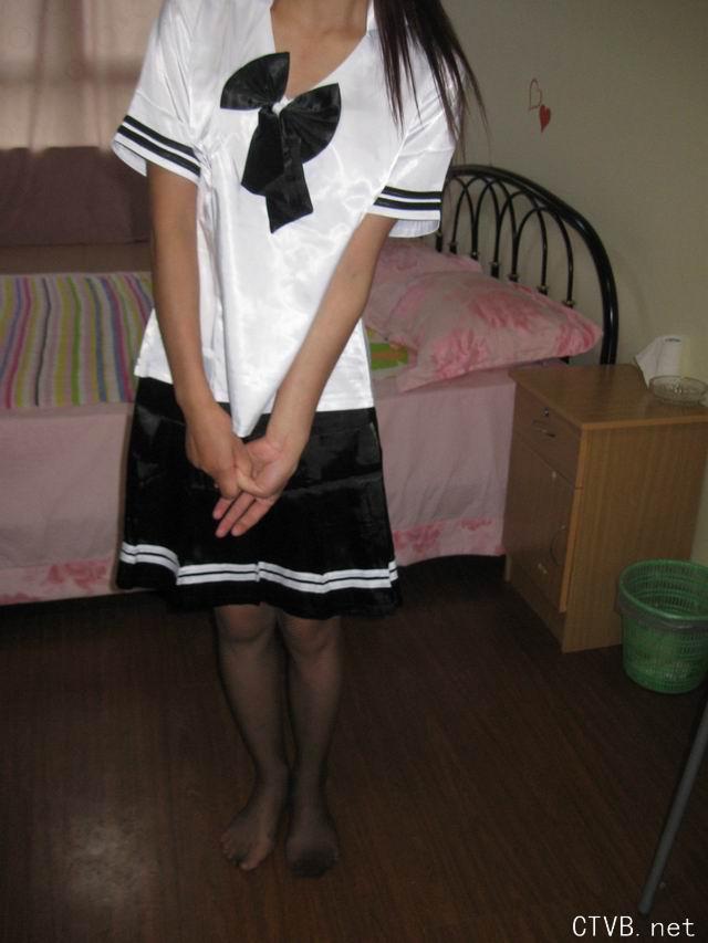 美腿走光 - 90后小妹居家诱惑黑丝自拍，high得很 - 11.jpg