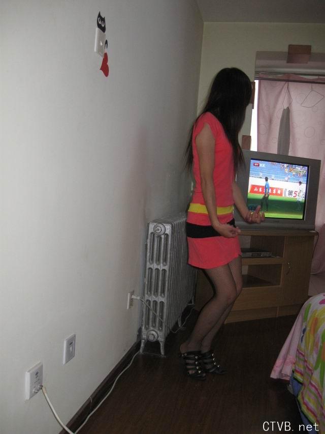 美腿走光 - 90后小妹居家诱惑黑丝自拍，high得很 - 5.jpg