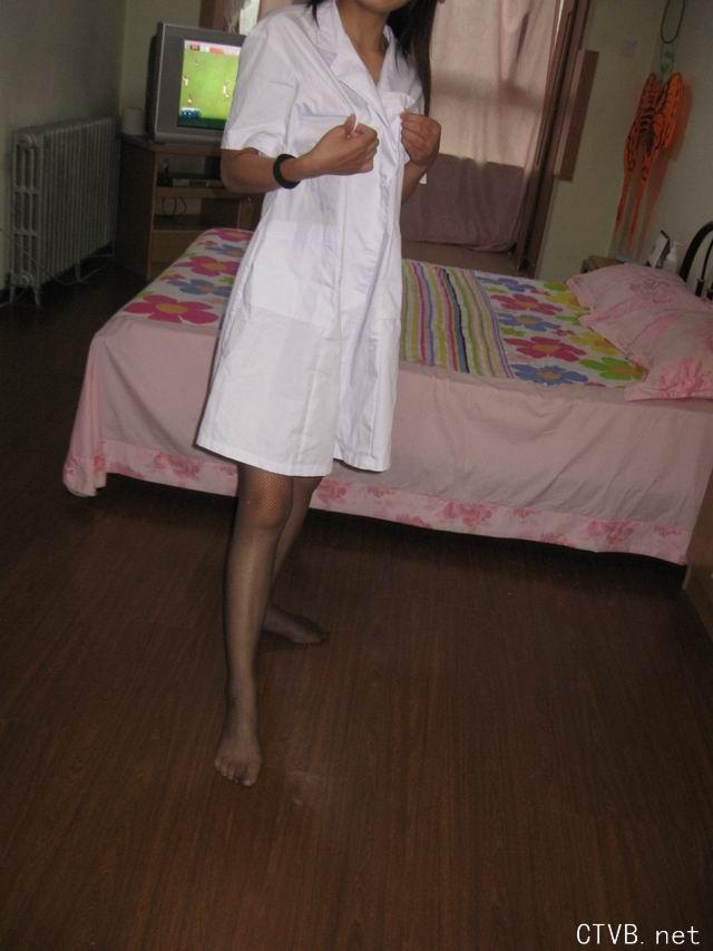 美腿走光 - 90后小妹居家诱惑黑丝自拍，high得很 - 9.jpg