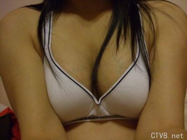 美腿走光 - 破解相冊的少婦低胸自拍讓人噴血 - 2.jpg