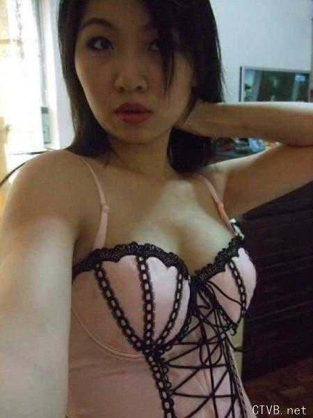 美腿走光 - 破解相冊的少婦低胸自拍讓人噴血 - 11.jpg